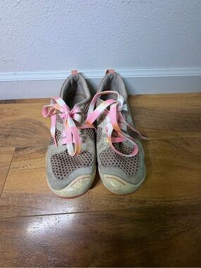 Girls Plae shoes size 4